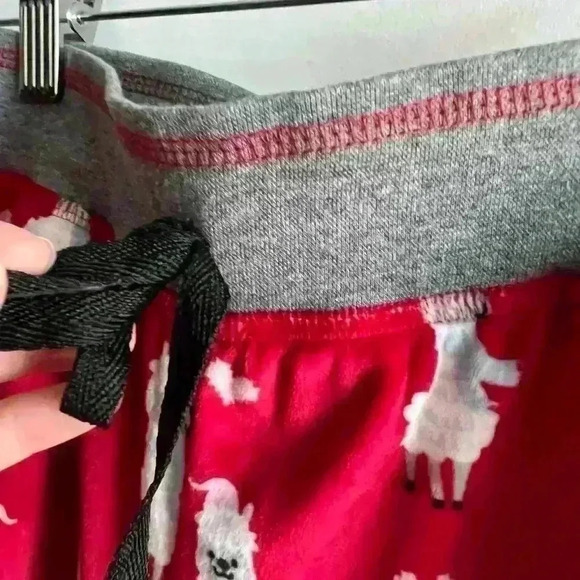 NWT Be Yourself Sleepwear Women’s Lama Red Valentines Day Cute Pajamas Small - Picture 7 of 12